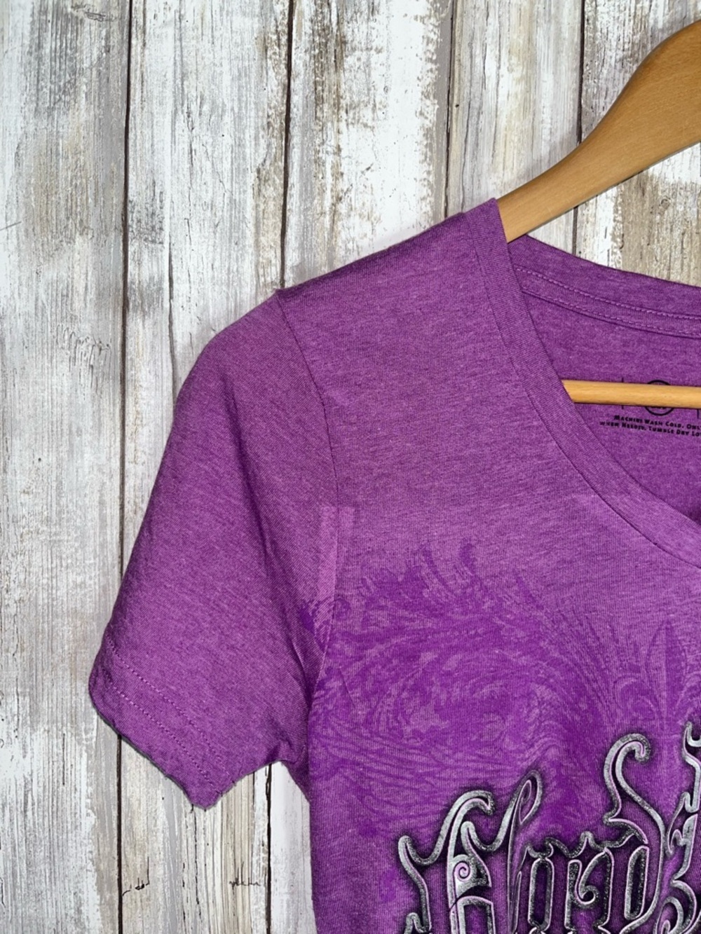 Hard Rock Cafe Cayman Islands Graphic Tee Purple Fitted V Neck Small - Picture 4 of 6